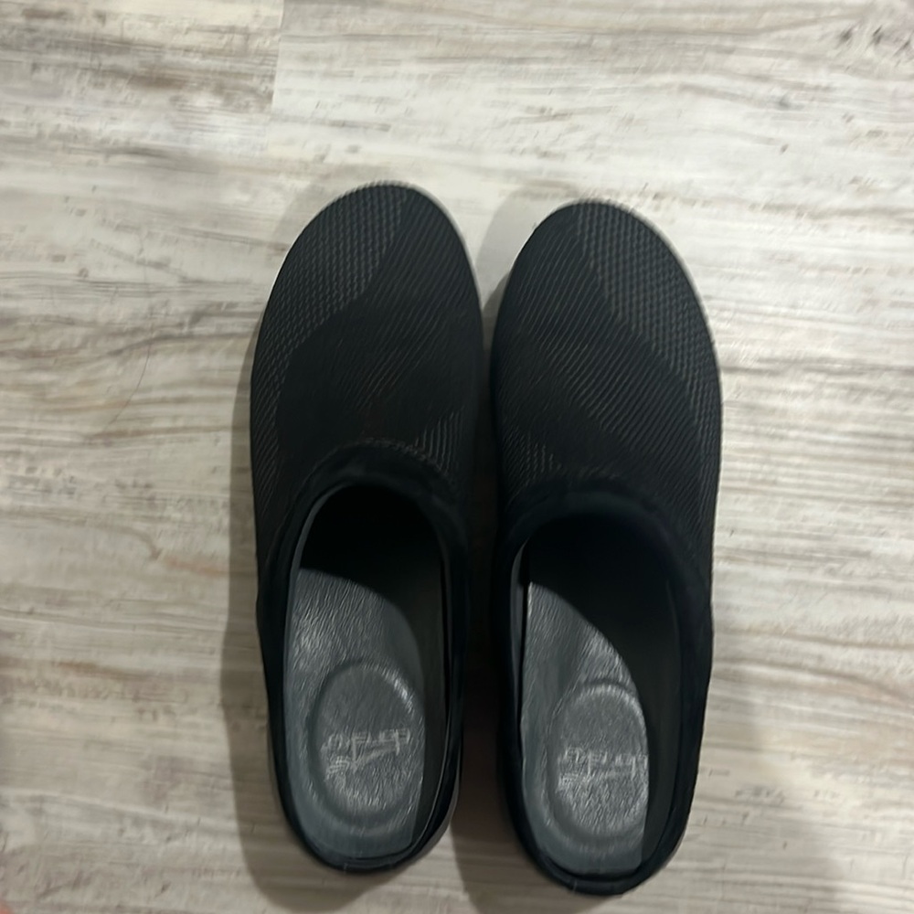 Dansko Women’s black comfy slip on EU 42 US 11.5